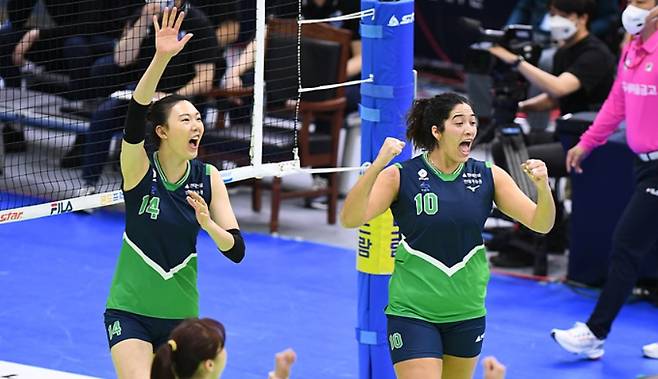현대건설은 도로공사를 완파했다. (한국배구연맹 제공)