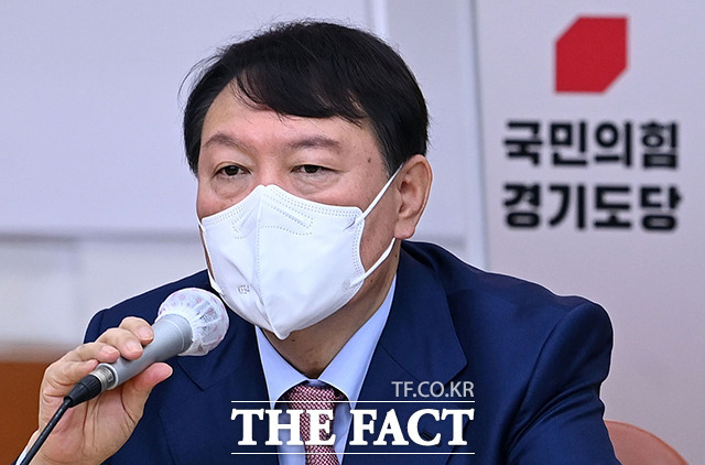20일 법원에 따르면 서울행정법원 행정12부(정용석 부장판사)는 지난 14일 윤 전 총장이 법무부 장관을 상대로 낸 징계처분 소송에서 "정직 2개월 징계처분은 징계양정 범위의 하한보다 가볍다"며 법무부의 손을 들었다. /국회사진취재단