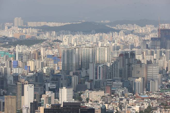 14일 오후 서울 남산에서 바라본 서울 시내 아파트 / 연합뉴스