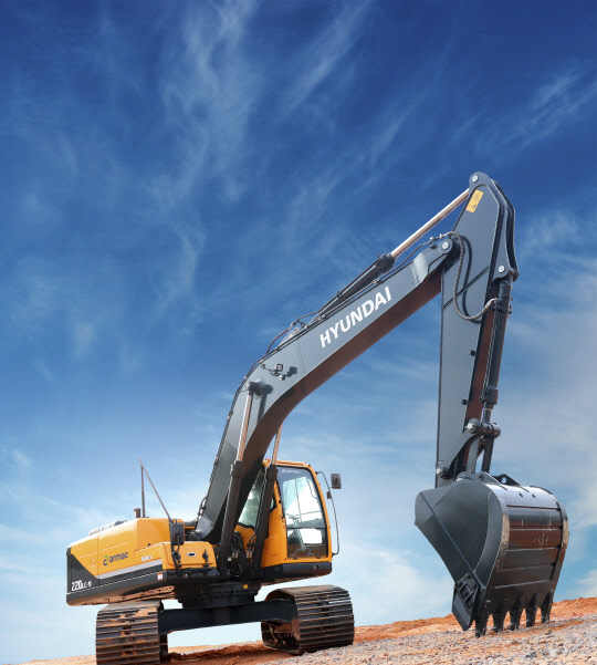 현대건설기계가 올해 7월부터 브라질 최대 건설장비 렌탈업체 아르막(ARMAC)에 인도 중인 22톤급 굴착기(모델명 R220LC-95SB). <현대건설기계 제공>