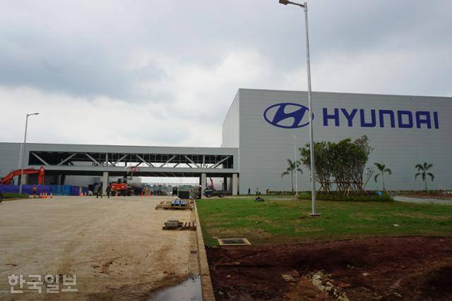 현대자동차의 첫 동남아 생산기지인 인도네시아 서부자바주 브카시 델타마스공단의 완성차 생산공장 정문. 브카시=고찬유 특파원