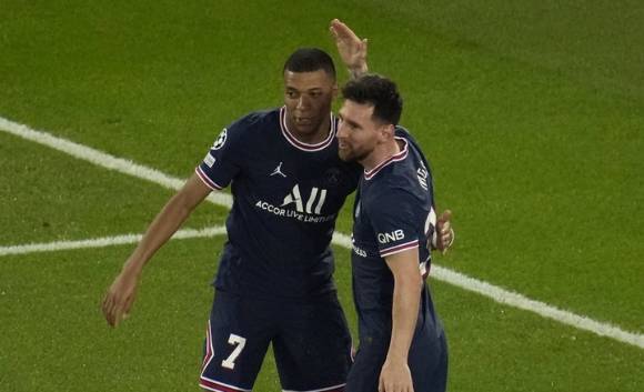 파리 생제르맹의 킬리안 음바페(왼쪽)와 리오넬 메시. [사진=뉴시스]