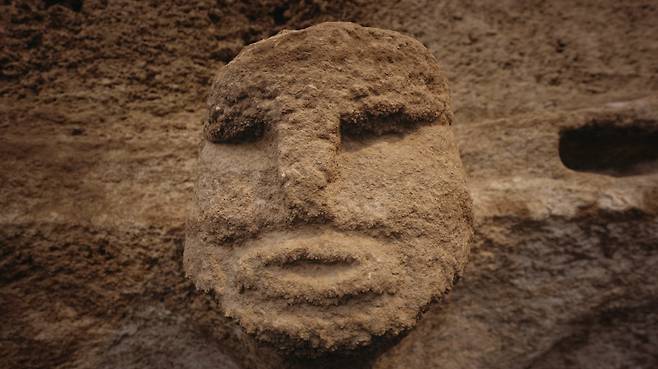 카라한테페에서 발견된 인간 조각품. 사진 제공= 터키관광진흥개발청(TGA)