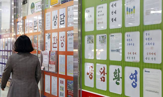 서울 송파구의 부동산 업체가 밀집한 상가 모습. 뉴시스