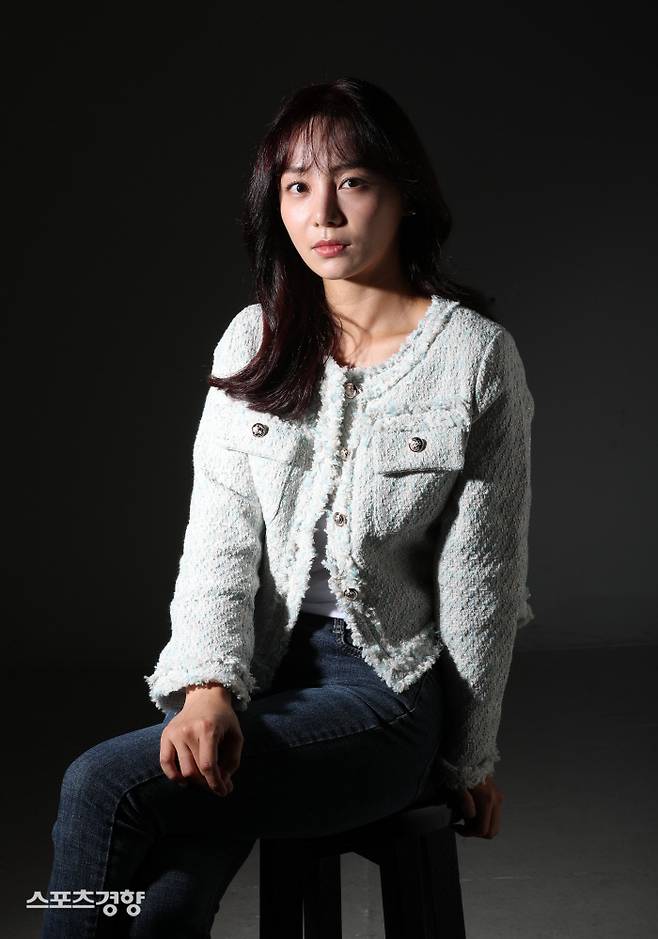 최근 종영한 KBS2 월화극 ‘경찰수업’에 출연했던 배우 김재인이 14일 서울 중구 정동공원에서 스포츠경향과 인터뷰에 앞서 포즈를 취하고 있다. 2021.10.14/정지윤 선임기자