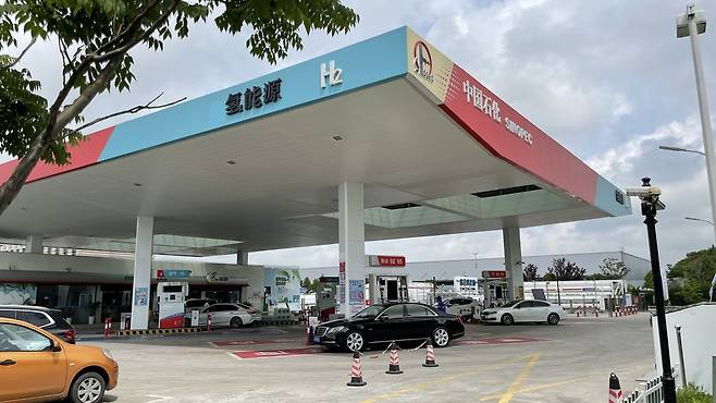 중국 시노펙 주유소 [상하이=연합뉴스 자료사진] 차대운 특파원 = 중국 상하이시 자딩(嘉定)구의 시노펙(SINOPEC·中國石化) 복합 주유소.