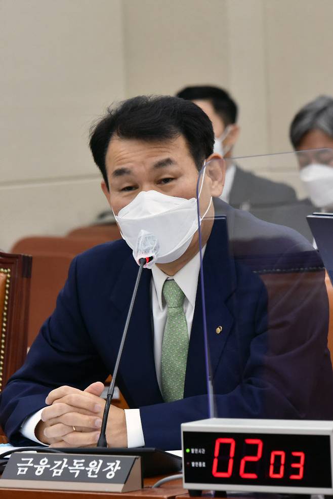 정은보 금융감독원장이 21일 서울 여의도 국회에서 열린 정무위원회 종합감사에서 답변하고 있다.(사진=연합뉴스)