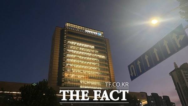 21일 대구은행 본점 건물 불이 켜져 있다. 대구은행 본점 전경./대구=이성덕 기자