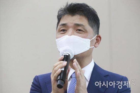 김범수 카카오 의장이 21일 국회에서 열린 국회 과학기술정보방송통신위원회의 방송통신위원회 등에 대한 국정감사에 증인으로 출석, 의원들 질의에 답변하고 있다./윤동주 기자 doso7@