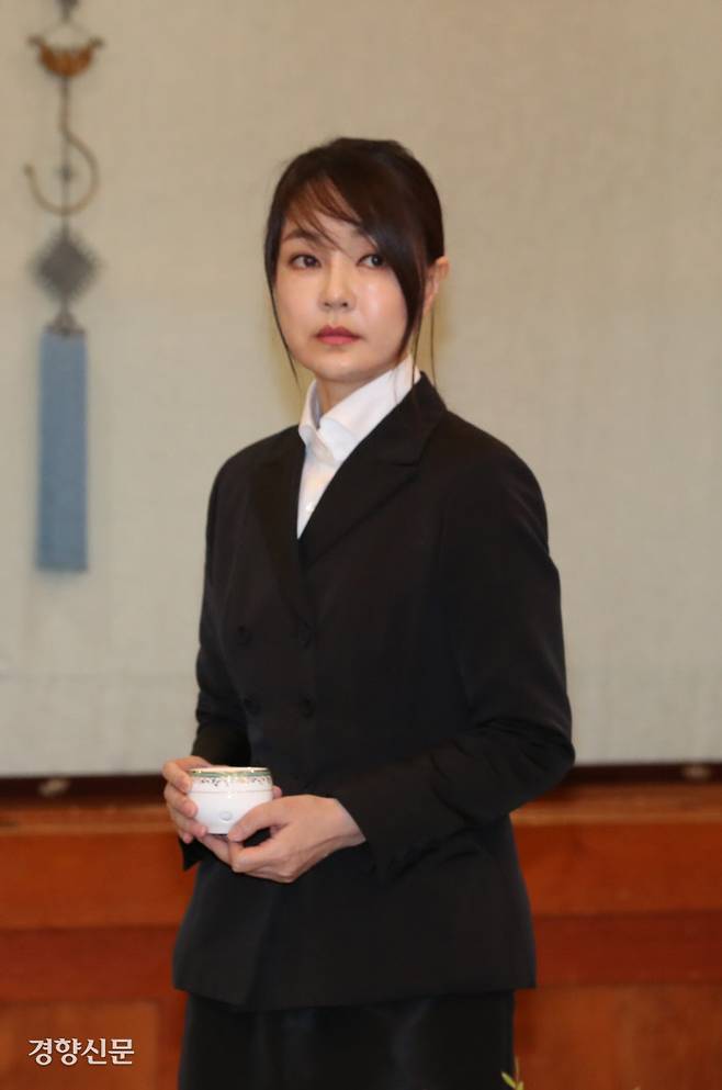 지난 2019년 7월25일 청와대에서 열린 윤석열 검찰총장 임명장 수여식에 참석한 부인 김건희씨/청와대사진기자단