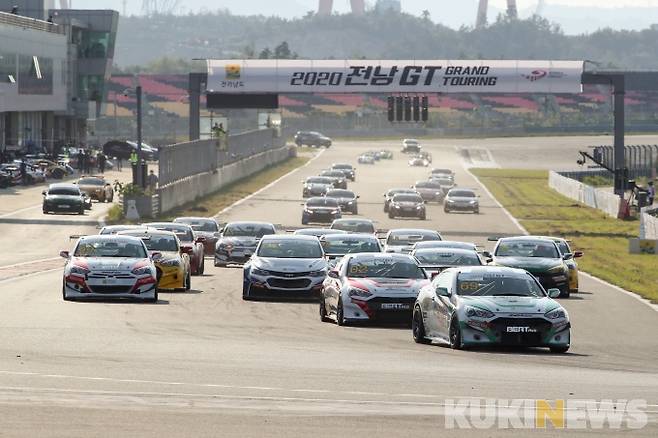 국내 최대 규모의 모터스포츠 축제인 ‘2021 전남GT 대회’가 23일부터 이틀간 영암 국제자동차경주장에서 무관중으로 치러진다.[사진=전남도]