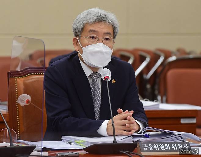 고승범 금융위원장이 DSR 규제에 전세대출을 포함하지 않는다고 밝혔다./사진=국회사진취재단