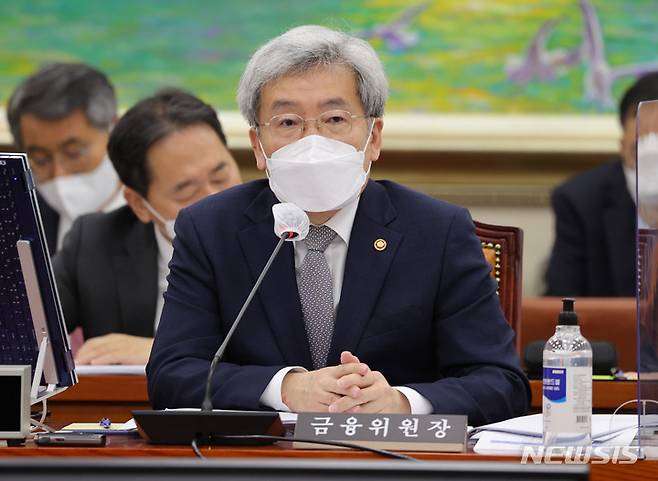 [서울=뉴시스] 전신 기자 = 고승범 금융위원장이 21일 서울 여의도 국회에서 열린 정무위원회의 금융위원회, 금융감독원 종합감사에서 의원 질의에 답변하고 있다. (공동취재사진) 2021.10.21. photo@newsis.com