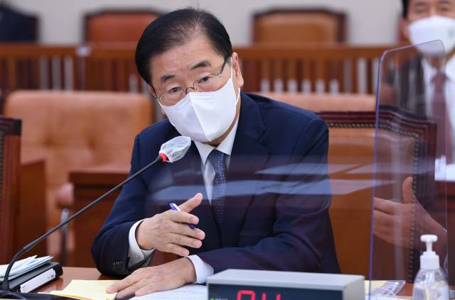 정의용 외교부장관이 20일 서울 여의도 국회에서 열린 외교통일위원회의 외교부에 대한 국정감사에서 의원들의 질의에 답변하고 있다. /연합뉴스