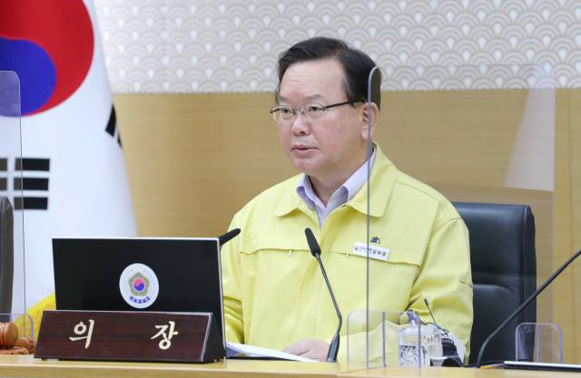 김부겸 국무총리가 지난 19일 세종시 정부세종청사에서 국무회의를 주재하며 발언하고 있다./세종=연합뉴스