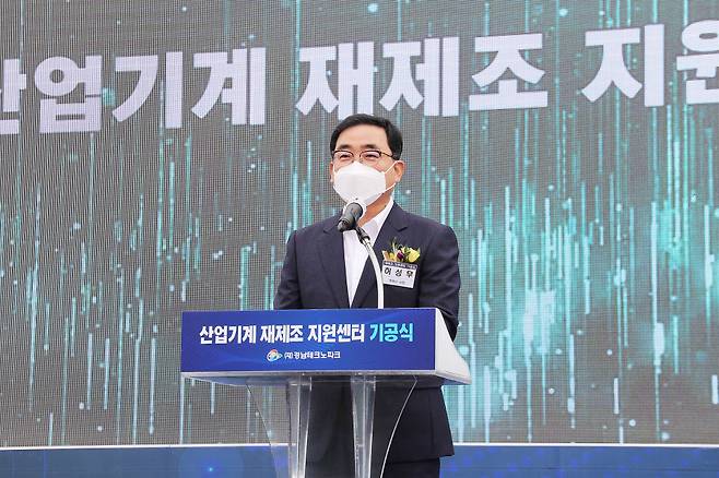 10월21일 개최된 '산업기계 재제조 지원센터' 기공식에서 인사말하고 있는 허성무 경남 창원시장 &copy;창원시