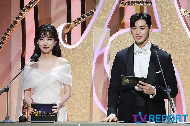 Actor Park Eun-bin, group Astro Cha Eun-woo is watching the society at Seoul Drama Awards 2021 held at the public hall of Seoul Sangam MBC on the afternoon of the 21st.On the other hand, the awards ceremony held by Park Eun-bin and Cha Eun-woo will be broadcast in real time through MBC and YouTube Seoul Drama Awards official channel.