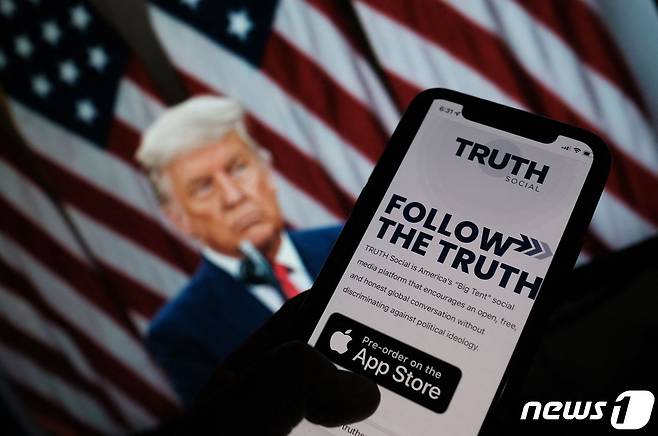 20일(현지시간) 도널드 트럼프 전 미국 대통령이 자체 소셜 미디어 '트루소셜(TRUE Social)'을 만들어 내달 출시한다고 밝혔다. © AFP=뉴스1 © News1 신윤하 기자