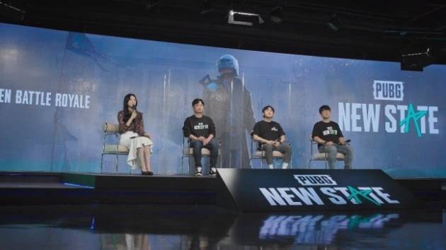 (왼쪽 두 번째부터) 박민규 총괄 PD, 김대훈 CD, 정현기 사업총괄 [사진=크래프톤 제공]