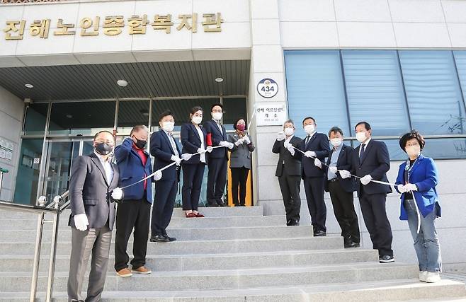 창원시 원스톱 거점형 어르신센터 개소식 모습./사진제공=창원시