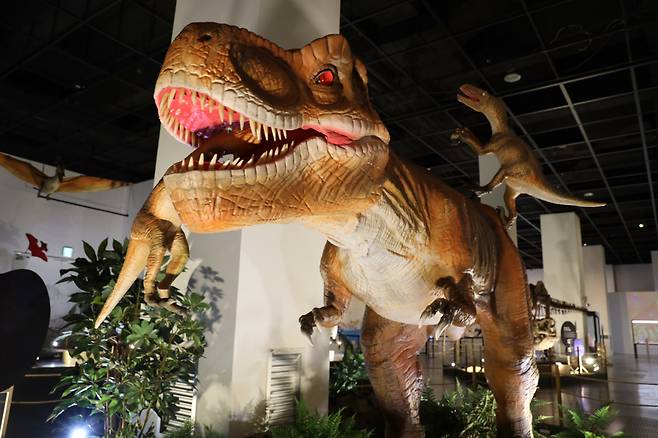 21일부터 김진재홀에서는 열리고 있는 특별기획전 '다이노소어' 공룡 모형/사진=국립부산과학관