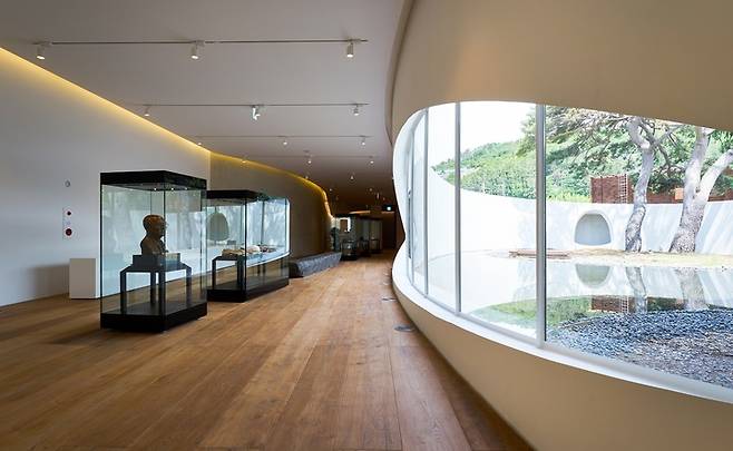 [부산=뉴시스] 고 박태준 포스코 명예회장의 유품이 전시되어 있는 전시실. (사진=기장군 제공) *재판매 및 DB 금지