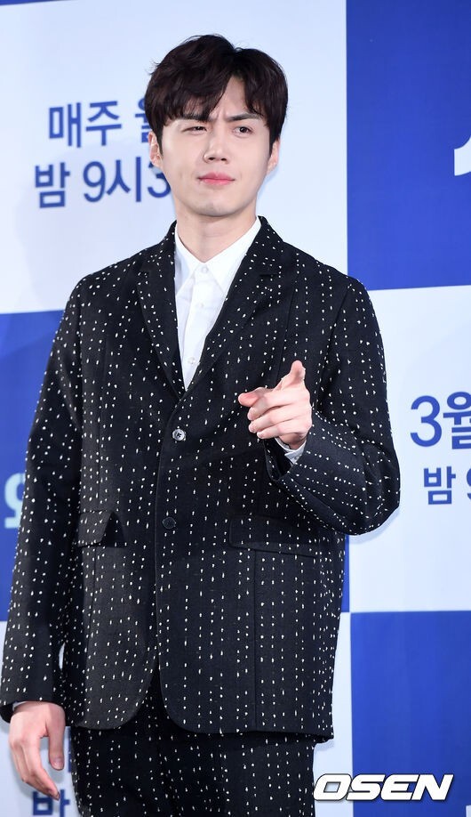 With additional Disclosure writing directed at Actor Kim Seon-ho, Salt Entertainment (hereinafter referred to as Salt Entertainment) said it was unfounded.Salt said on the 22nd that it is not true about a netizen who claims to be a University alumni of Kim Seon-ho.It is said that there are other alumni and acquaintances who refute the netizens claims.On the 21st, an online community posted an article entitled I am a kActor University alumni.The author A mentioned the personality issue of KActor in the article.(KActor) personality problem is coming to the world these days, Im going to burst, Why is his personality going to be disclosure until its so late?I was both questioning and feeling cool. The sound and good image I know, KActor, is the opposite of that image.In his time as a university student, he liked alcohol and clubs and had a lot of womens energy as it is now. He also said that KActor had a lot of trouble, and if someone else did not agree with him when he was working on his work, he insisted that he acted to swear at his colleagues and punch him. Do not be fooled by KActors good and good image.The article came to be reported, and Salt immediately expressed his position.Kim Seon-ho and Salt have been in trouble in Disclosure, which previously introduced themselves as KActors former GFriend and claimed to have been forced to marry Bingja and abortion.Kim Seon-ho said directly, I met him with good feelings.In the process, I hurt my disapproval and thoughtless behavior.  I am sorry that I have caused a lot of people and people involved in the work because of my lack.I would like to sincerely apologize to all those who have been hurt. The former GFriend accepted his apology and the situation was over.Since then, rumors such as Kim Seon-hos contract expiration have appeared, and Salts side has corrected the sea.DB