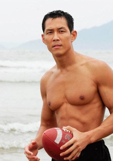 남성미가 돋보이는 해군장교 강세종 역을 위해 술, 담배를 끊고 몸을 만들었다. 흥행에는 실패했지만 근육질 몸은 지금도 회자되고 있다. [동아DB]