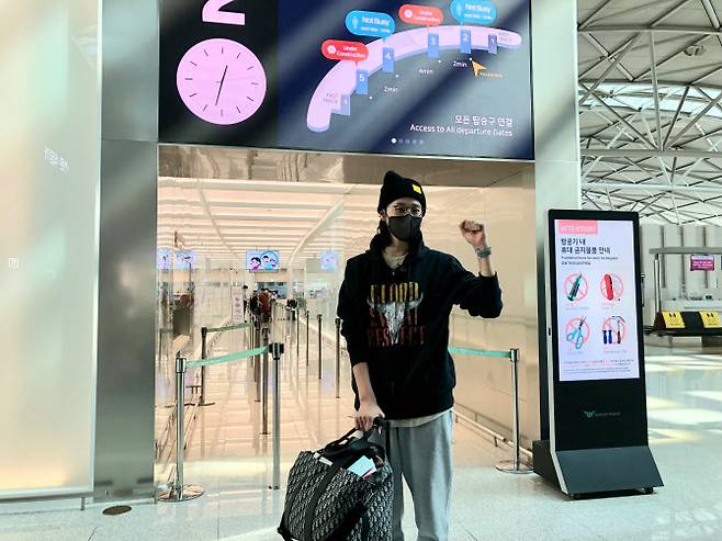 ‘배구 여제’ 김연경이 4년 만의 중국 리그 복귀를 위해 22일 출국했다. 사진=라이언앳 제공