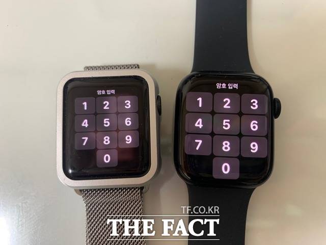 '애플워치 3세대'(왼쪽)와 '애플워치 7세대'을 비교해보니 디스플레이 크기 차이가 한눈에 보였다. 글자와 아이콘의 크기 역시 커져 조작하기가 한결 편리해졌다. /한예주 기자