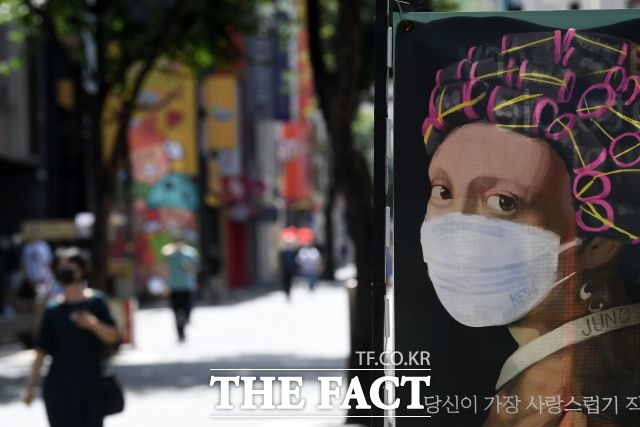 전문가들은 규제가 완화되면 확진자 급증에 대비해 의료체계를 점검해야 한다고 밝혔다. /남용희 기자