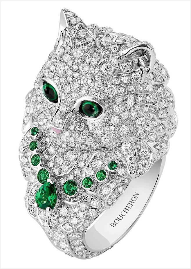 다이아몬드와 차보라이트가 세팅된 블라디미르 르 샤 미디움 링, 화이트 골드