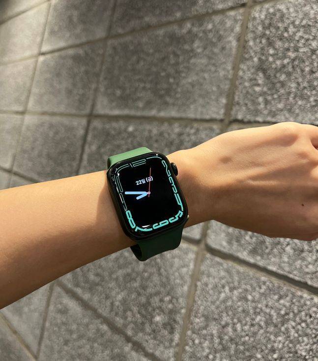 애플워치7 '윤곽' 페이스 를 적용한 모습.ⓒ데일리안 최은수 기자