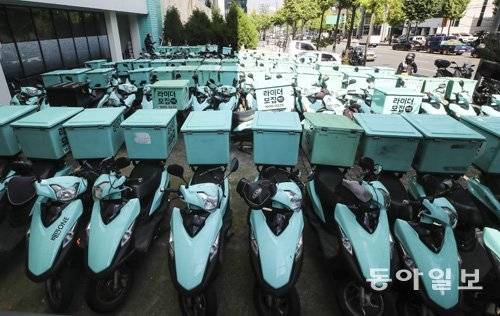 배달 라이더 1000여명이 민주노총 총파업에 동참을 선언한 20일 강남구 배민 라이더스 남부 센터에 세워진 배달 오토바이들의 모습. 원대연기자 yeon72@donga.com