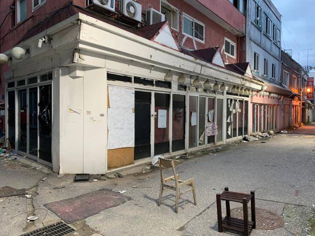 강동구 천호동 텍사스촌 일부였던 천호 재정비 3구역 미철거 건물 중 일부. 철거되고 외관만 남아 있다. 전세은 인턴기자