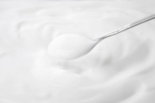 노년층이 유제품을 충분히 먹으면 칼슘과 단백질 섭취가 늘어나 골절과 낙상 위험이 줄어든다는 연구 결과가 나왔다./사진=클립아트코리아