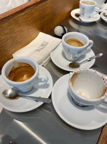 서울 안국역 인근 '세컨드 커피'의 에스프레소 메뉴들. 중배전부터 강배전까지 세 종류의 원두가 준비되어 있어 취향에 맞는 에스프레소를 즐길 수 있다. 유지연 기자