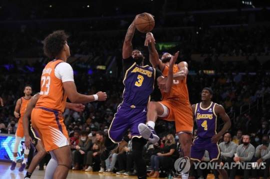 LA 레이커스와 피닉스 선스의 경기 모습.
[로이터=연합뉴스]