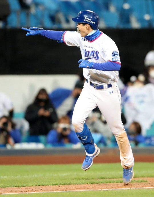 시즌 21호 홈런 구자욱의 환호