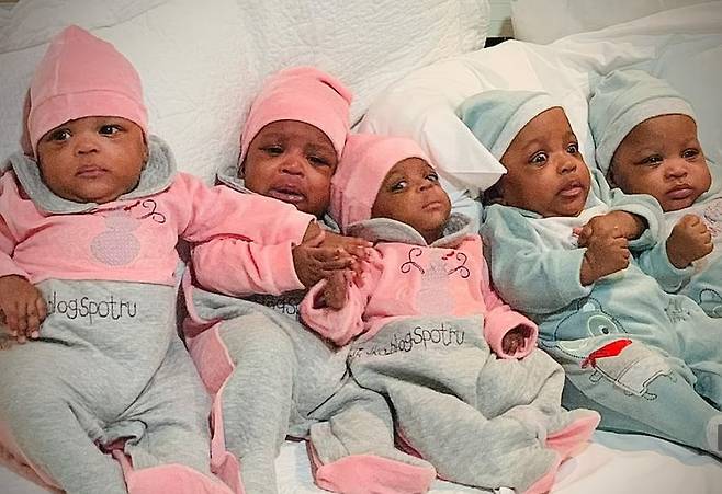 지난 5월 모로코에서 태어난 세계 최초 아홉 쌍둥이(여자아이 5명, 남자아이 4명)의 최근 모습
