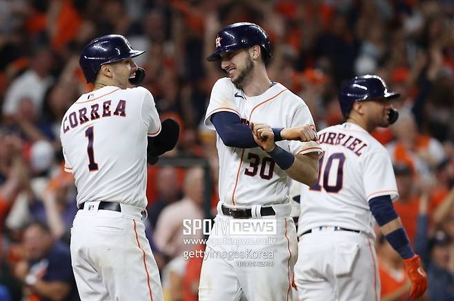 ▲ 휴스턴 애스트로스 카일 터커(가운데)가 쐐기 3점 홈런을 터트렸다.
