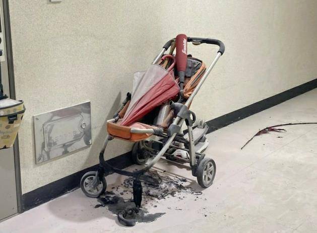 불에 탄 유모차 [부산경찰청 제공, 재판매 및 DB금지]