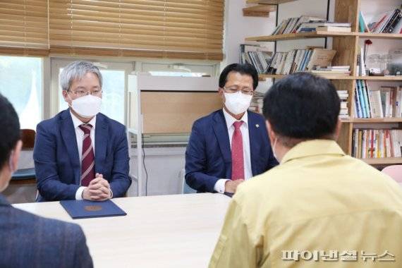 최대호 안양시장 22일 신규 고문변호사 환담. 사진제공=안양시