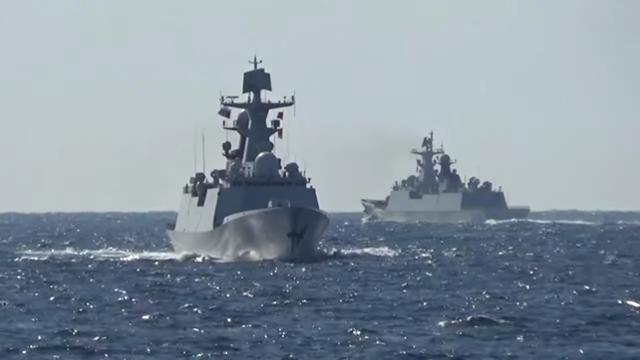 러시아와 중국 군함이 23일 태평양을 함께 항해하고 있다. 러시아 국방부 제공