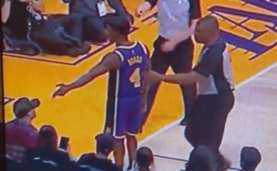 라존 론도가 관중을 향해 '손가락 총'을 겨누고 있다. [TV 중계 캅처]