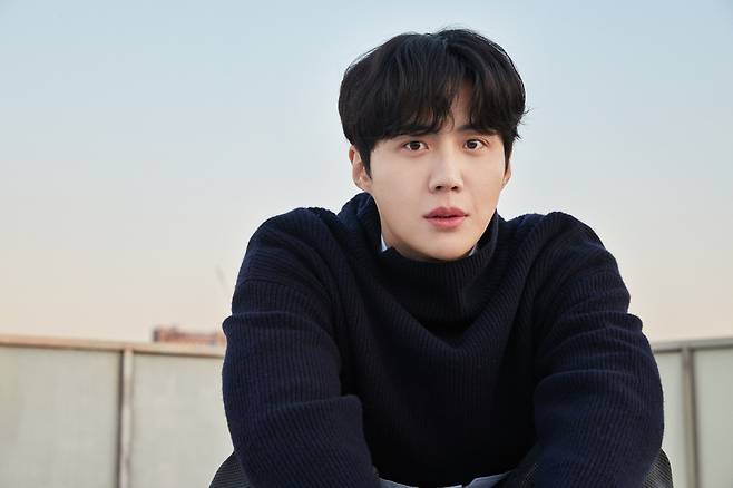 배우 김선호의 고등학교 동창이라고 주장한 누리꾼 A씨가 김선호와 관련된 미담을 공개했으나 오히려 냉랭한 반응을 불러일으켰다./사진=솔트엔터테인먼트