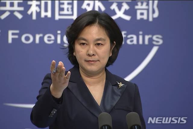 [베이징=AP/뉴시스] 지난 20일 중국 베이징 외교부에서 화춘잉 대변인이 기자회견을 가지고 있다. 2021.01.21