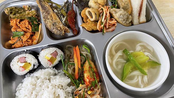 서울 성동구 성수동 번화가에 위치한 유튜버들의 한식 뷔페 성지 ‘서산식당(4000원)’. /이신영 영상미디어 기자