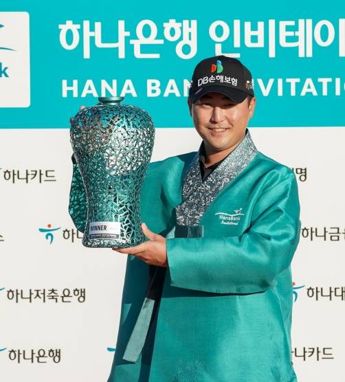 2021년 한국프로골프(KPGA) 코리안투어 하나은행 인비테이셔널 우승을 차지한 이태훈 프로. 사진제공=하나은행 인비테이셔널 대회본부