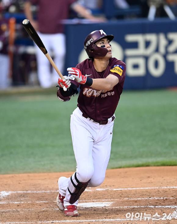 키움 히어로즈 이정후는 25일 열린 한화 이글스와 원정 경기에서 올 시즌 2호 사이클링 히트 주인공이 됐다. [사진=김성진 기자]